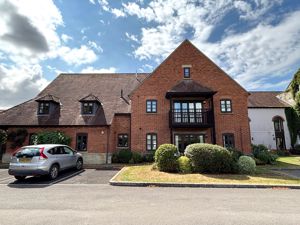 14 Motcombe Grange_Front Aspect- click for photo gallery